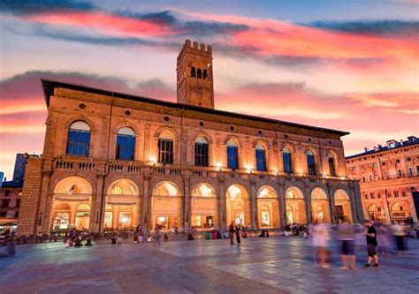 ‭Giulio Veronesi‬ in Piazza Re Enzo 1/h 40125 Bologna.